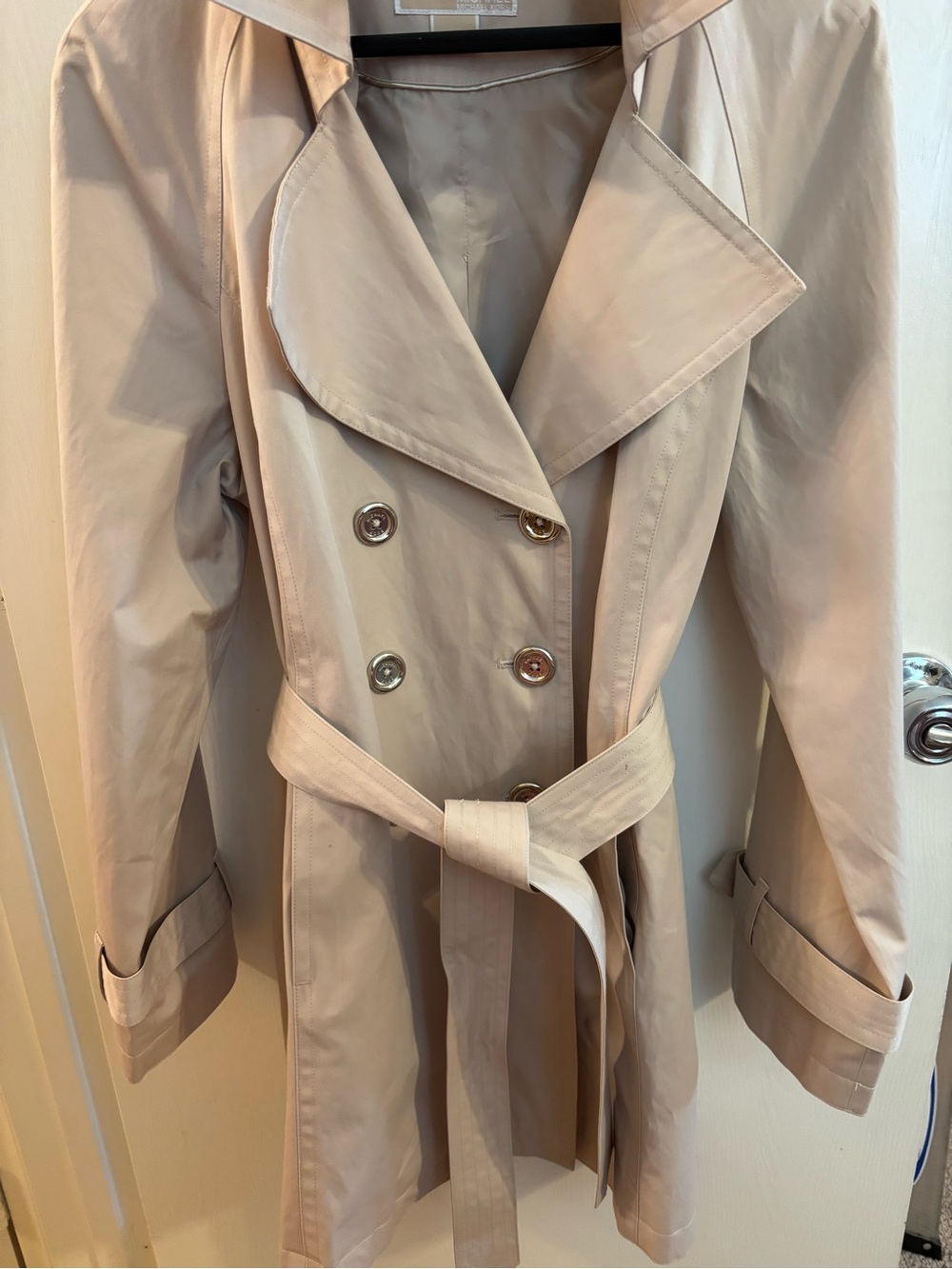 Michael Kors Light Beige Double-Breasted Trench with Notched Lapel - Picture 4 of 14